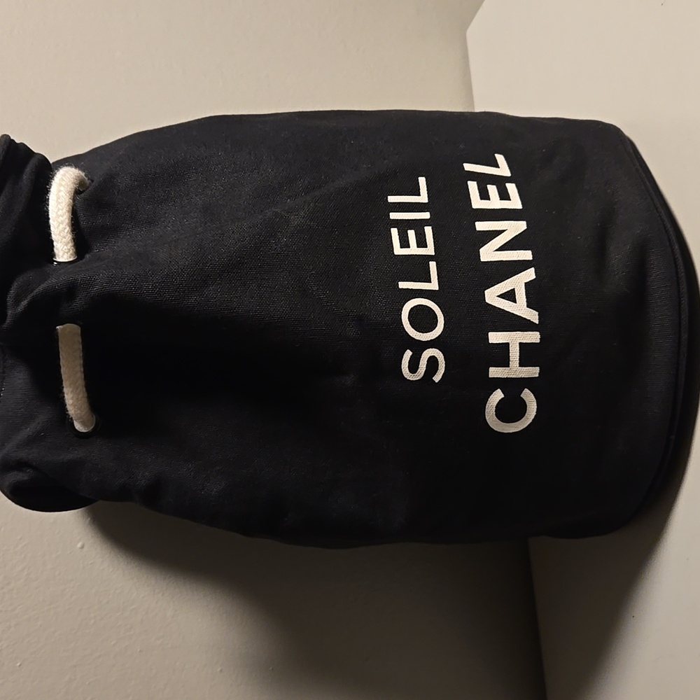 Chanel Soleil Drawstring Bag Black And White - Picture 2 of 8